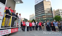 [포토]마포구 거리유세 나선 정몽준 '김황식-이혜훈'지원 나서