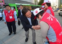 [포토]마포구 선거유세 나선 정몽준 후보