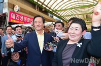 [포토]광장시장 찾은 정몽준 후보