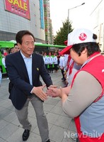 [포토]마포구 지역유세 나선 정몽준 후보