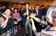 [포토]전통시장 찾은 정몽준후보