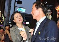 [포토]거리 유세 나선 정몽준 후보 내외