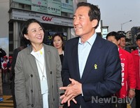 [포토]나란히 웃는 정몽준 후보 내외