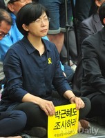 [포토]촛불집회 참석한 이정희