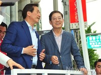 [포토]대화나누는 정몽준-김황식