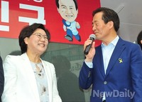 [포토]대화나누는 정몽준-이혜훈