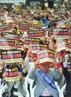 [포토]'불순세력 강력 규탄한다!' 성난 애국단체들