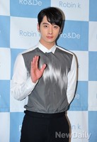 [포토]인사하는 2PM 찬성