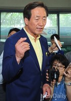 [포토]돔야구장 공약 설명하는 정몽준 후보