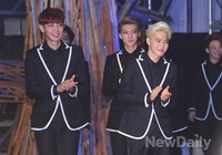 [포토]기자회견 입장하는 엑소 멤버들