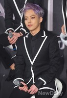 [포토]엑소 콘서트, 미소짓는 시우민 '보라색 머리 독특해'