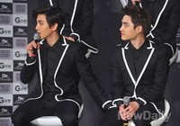 [포토]엑소 콘서트, 백현-디오 '질문에 잔뜩  집중한 눈초리'