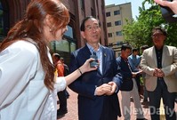 [포토]원순TV와 인터뷰하는 박원순 후보