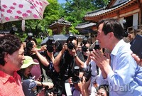 [포토]지지 호소하는 정몽준 서울시장 후보