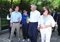 [포토]대화하며 걷는 정몽준 후보