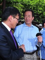 [포토]정태흥 후보와 인사 나누는 정몽준 후보