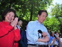 [포토]박수 받는 정몽준 후보