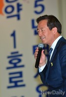 [포토]개인택시기사 만난 정몽준 후보