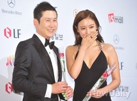 [포토]백상예술대상, 부끄러운 김아중과 능글맞은 신동엽