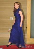 [포토]백상예술대상 경수진, 우아한 블루드레스 입고 워킹