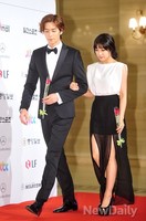 [포토]백상예술대상, 조심조심 에이핑크 은지 에스코트 하는 신성록