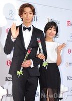 [포토]백상예술대상 신성록-은지, '다음 작품 같이 해요!'