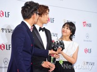 [포토]백상예술대상, 신성록 바라본반짝이는 은지 눈빛