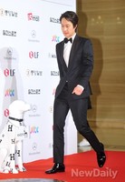 [포토]백상예술대상, 뚜벅뚜벅 걸어오는 정우