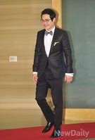 [포토]백상예술대상 김성균, '오늘은 어리숙한 삼천포가 아니야'