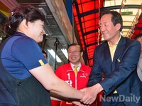 [포토]마장축산물시장 방문한 정몽준 후보