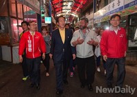 [포토]마장축산물시장 찾은 정몽준 후보