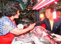 [포토]축산물 시장 유세나선 정몽준 후보