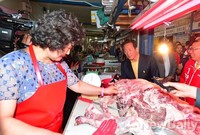 [포토]마장축산물시장 찾은 정몽준 후보
