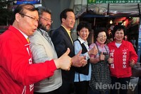 [포토]마장동 상인들과 화이팅하는 정몽준 후보