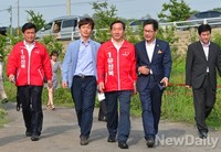 [포토]유기동물보호소 방문한 유정복 인천시장 후보