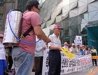 [포토]'아이들 밥에 농약?' 농약급식 규탄 하는 애국단체들