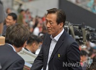 [포토]객석 입장하는 정몽준 후보