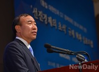 [포토]심포지엄 격려사하는 한상대 전 검찰총장