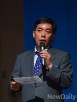 [포토]규제혁파심포지엄 주제발표하는 김동열 연구실장