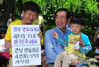 [포토]시진찍는 박원순 서울시장 후보