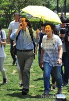 [포토]플래시몹 위해 걸어오는 박원순 서울시장 후보