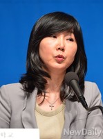 [포토]토론주제 발표하는 김성은 경희대교수