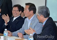 [포토]박수 받는 정몽준 후보