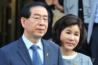 [포토]사전투표소에 모습 드러낸 박원순 후보 부인