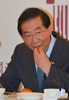 [포토]외신기자들과 식사하는 박원순 후보