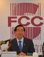 [포토]외신기자토론회 모두발언하는 박원순 후보