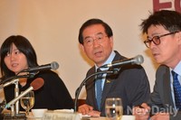 [포토]외신기자 초청토론회 참석한 박원순 후보