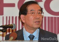 [포토]외신기자 초청토론회 참석한 박원순 후보