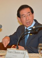 [포토]외신기자들과 식사하는 박원순 후보