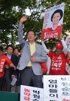 [포토]시민들에게 인사하는 정몽준 후보